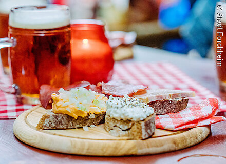 Brotzeit im Kellerwald (Forchheim, Fränkische Schweiz)