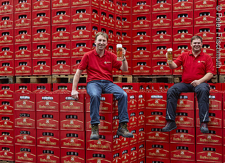 Die Braumeister Patrick Hoerner und Markus Lutz der Herbsthaeuser Brauerei