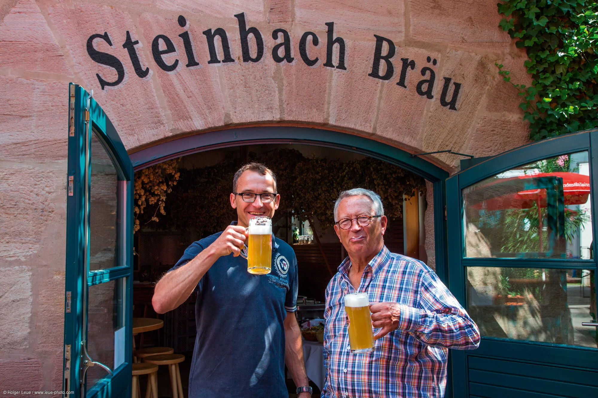 Braumeister Christoph und Dieter Gewalt von der Steinbach Bräu