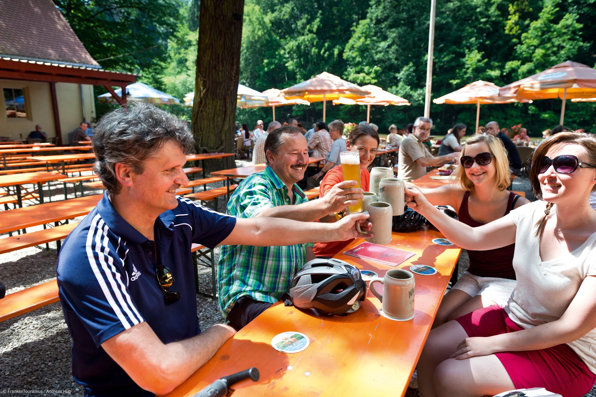 Bootshaus, Biergarten an der Regnitz im Hain