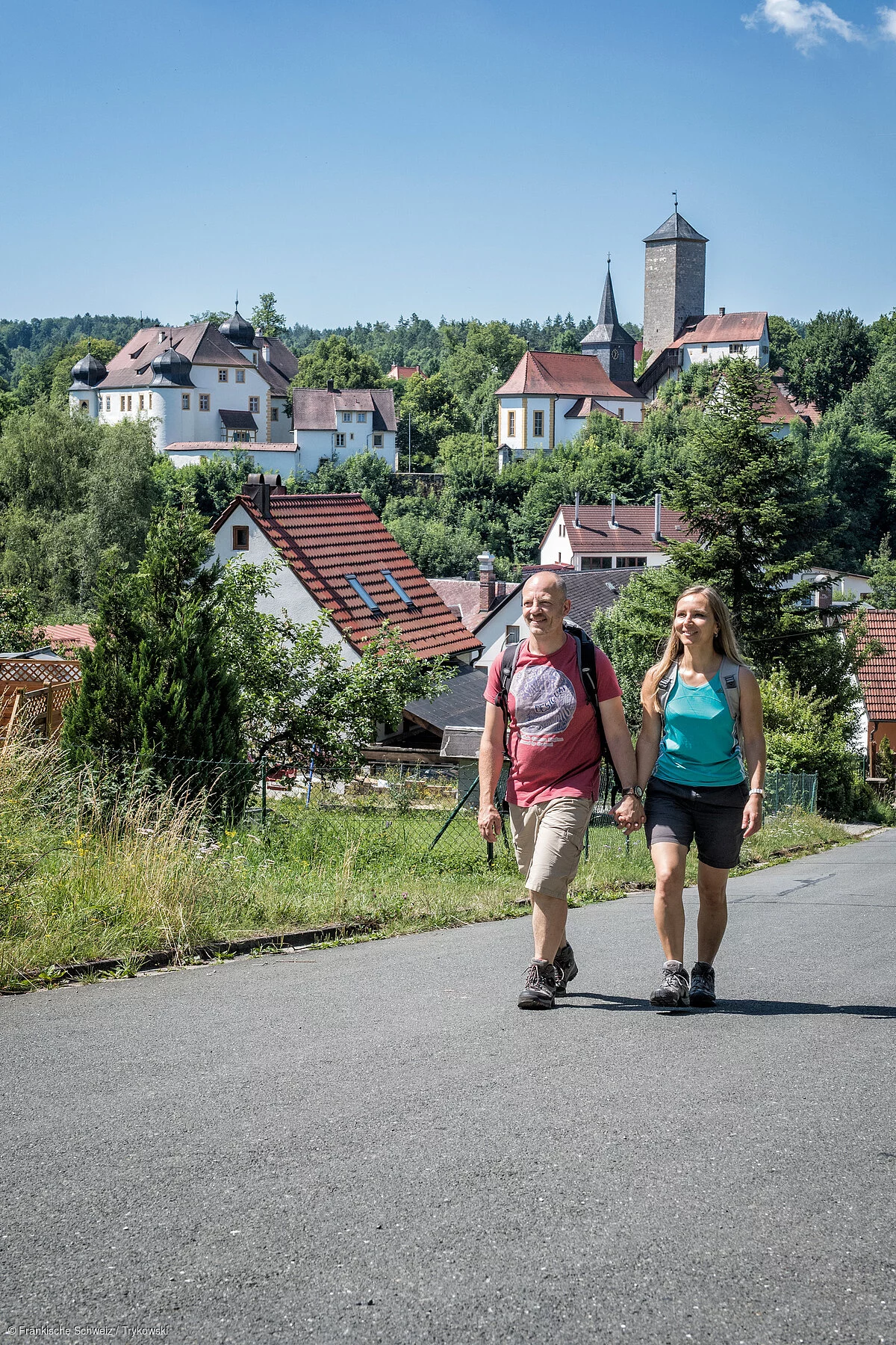 Brauereienwanderweg mit Blick auf Schloss Unteraufseß