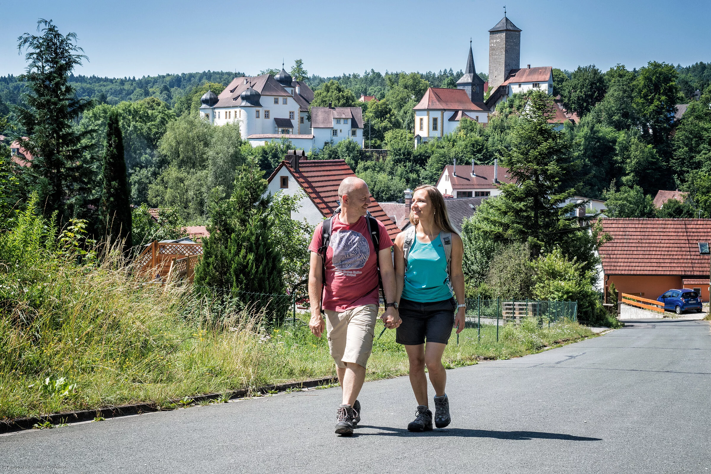 Brauereienwanderweg mit Blick auf Schloss Unteraufseß