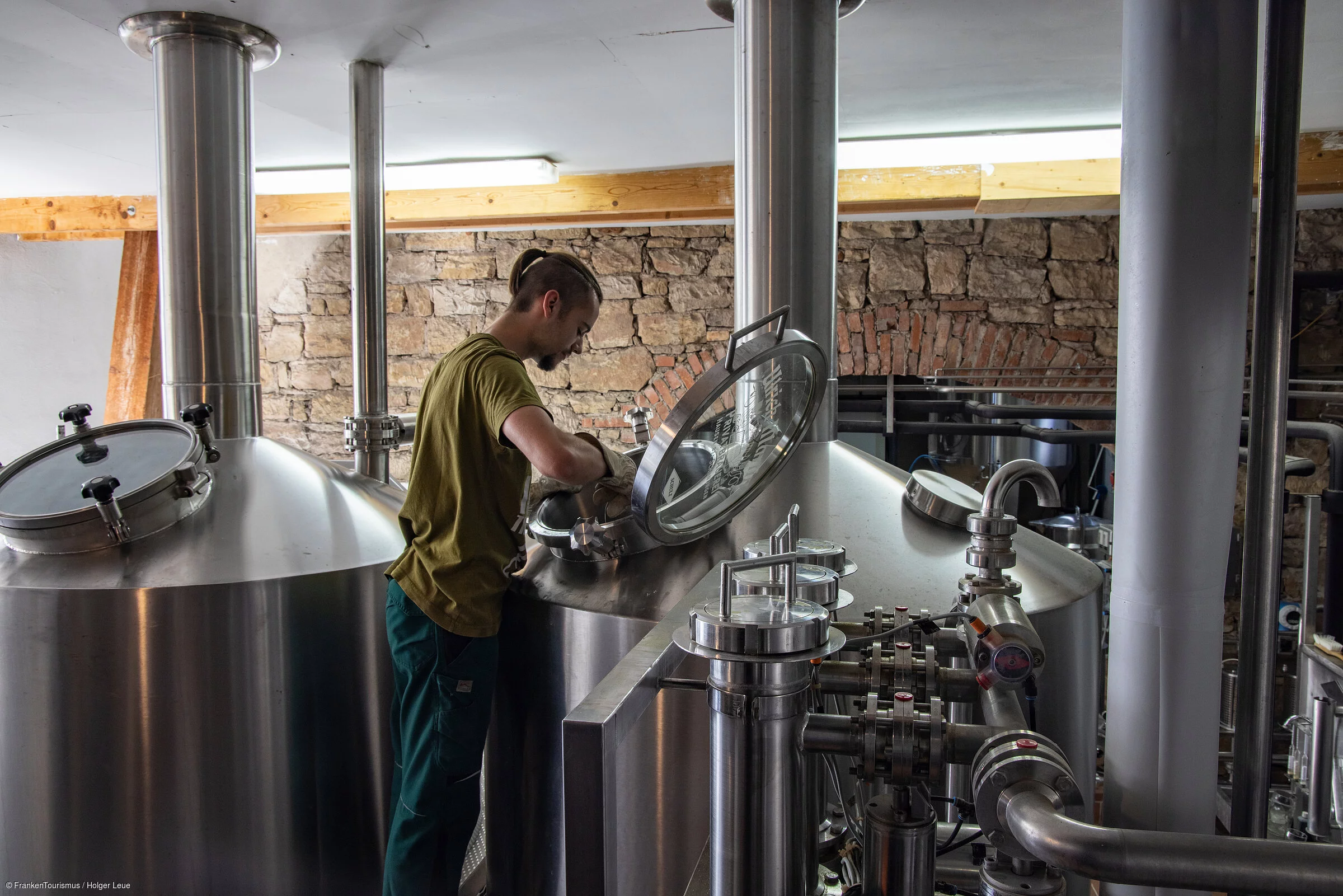 Brewery worker Tobias Bayer of Brauerei Ulrich Martin brewery, Schonungen Hausen, Franconia, Bavaria, Germany
