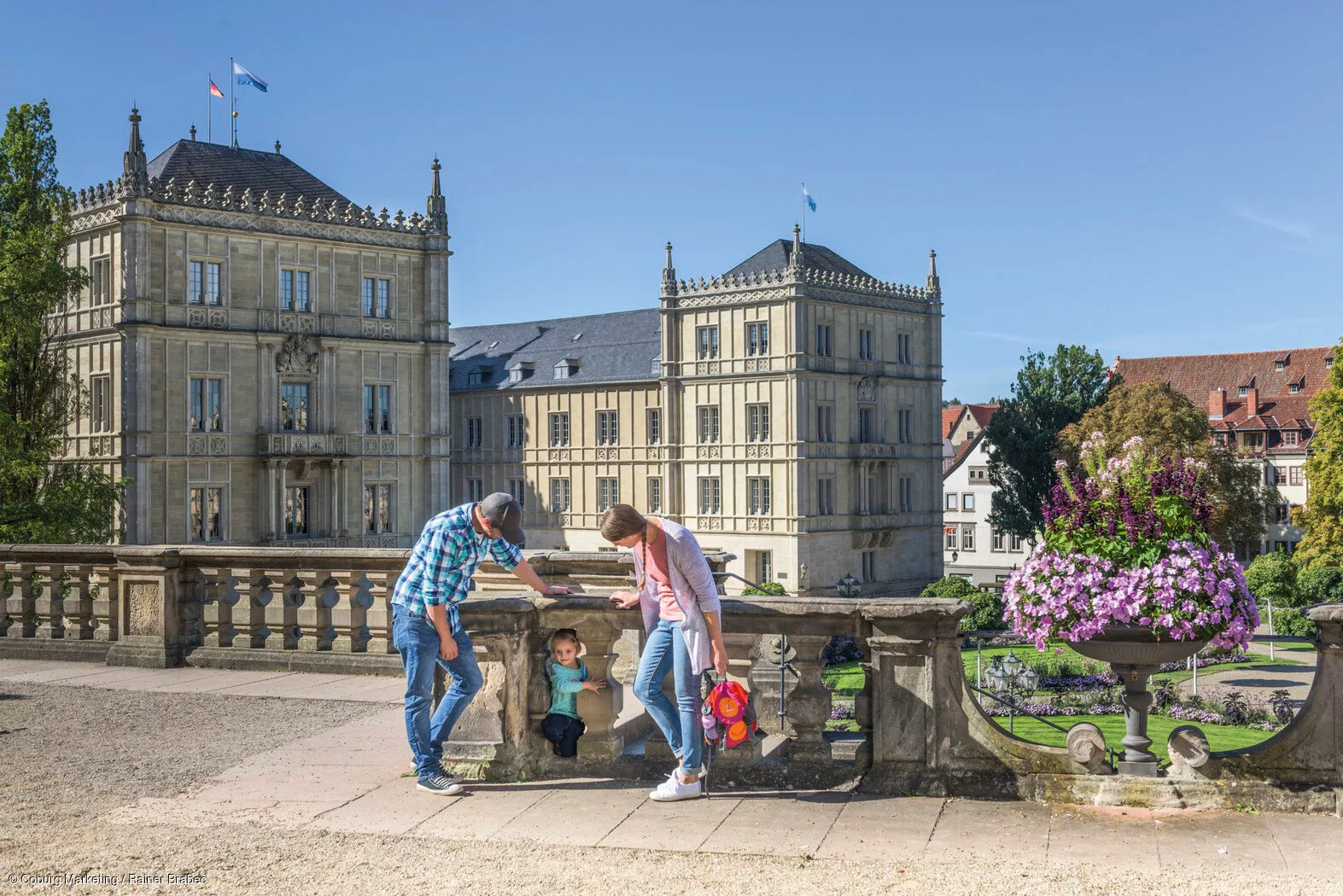 Schloss Ehrenburg mit Arkaden - Familienausflug