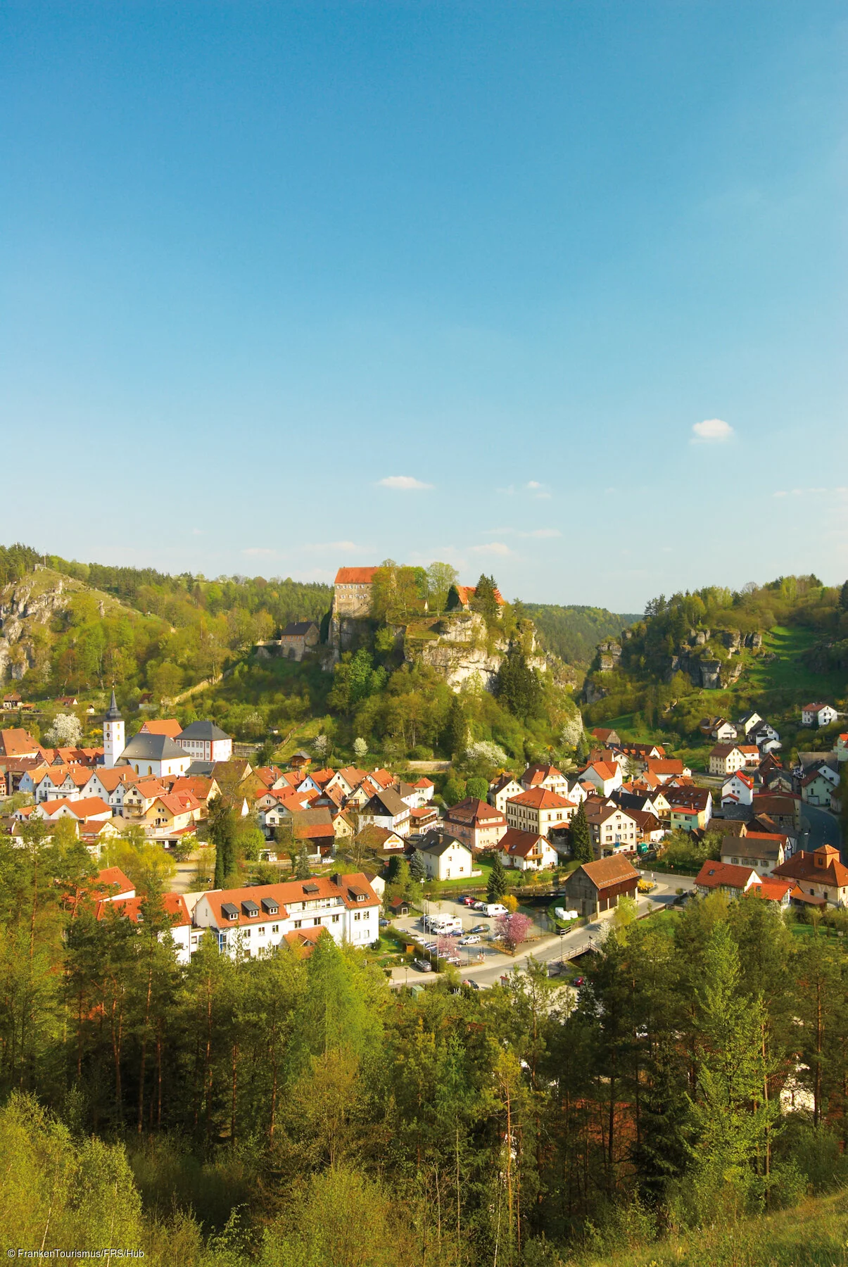 Blick auf Pottenstein mit Burg