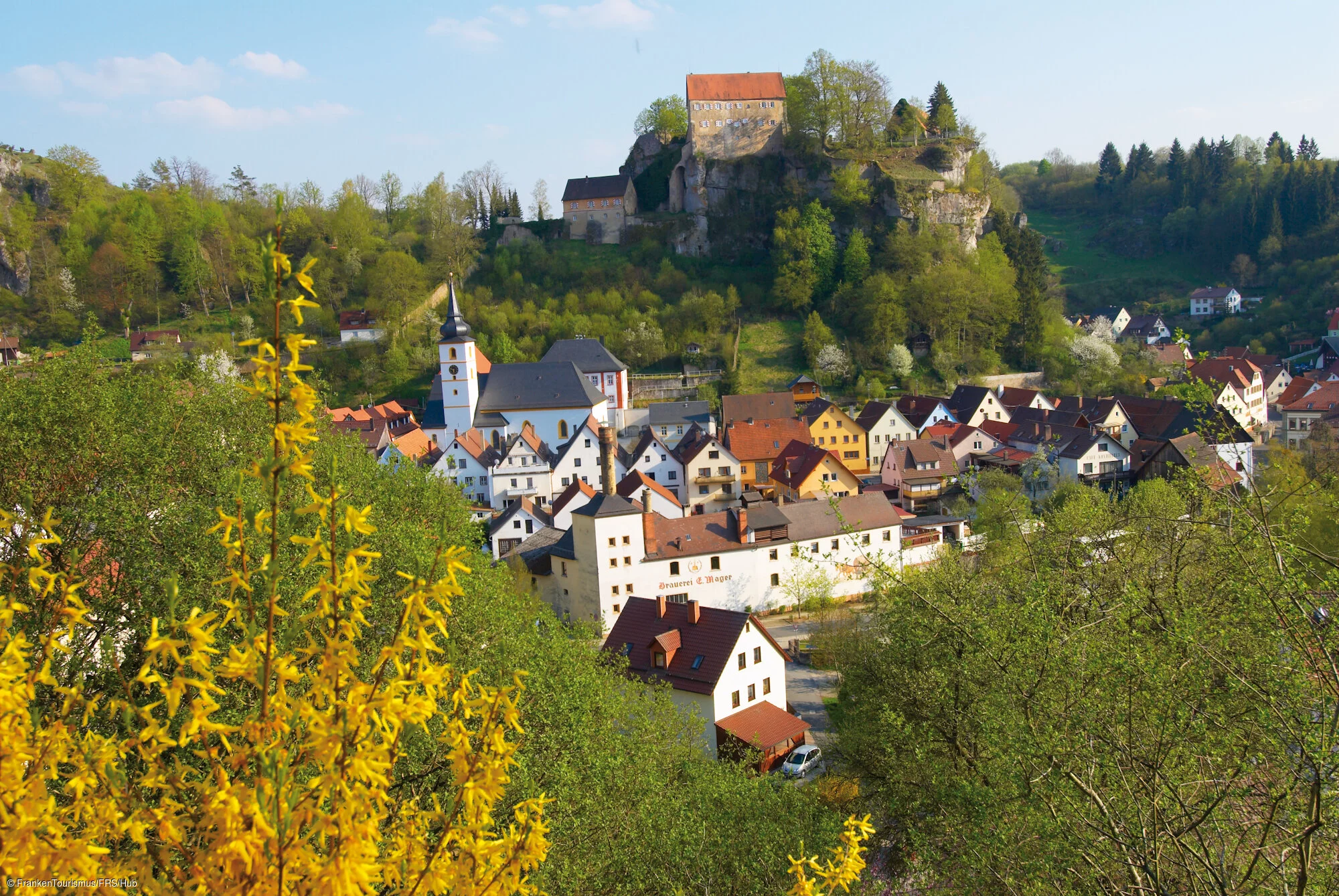 Blick auf Pottenstein mit Burg