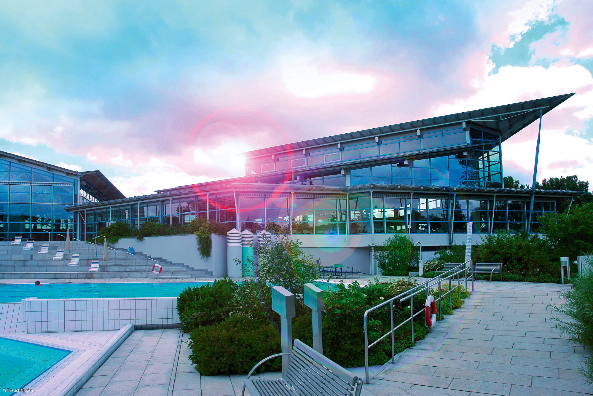 Die moderne Therme mit Thermal-, Wellness- und Spaßbadbereich wurde 1996 eröffnet.