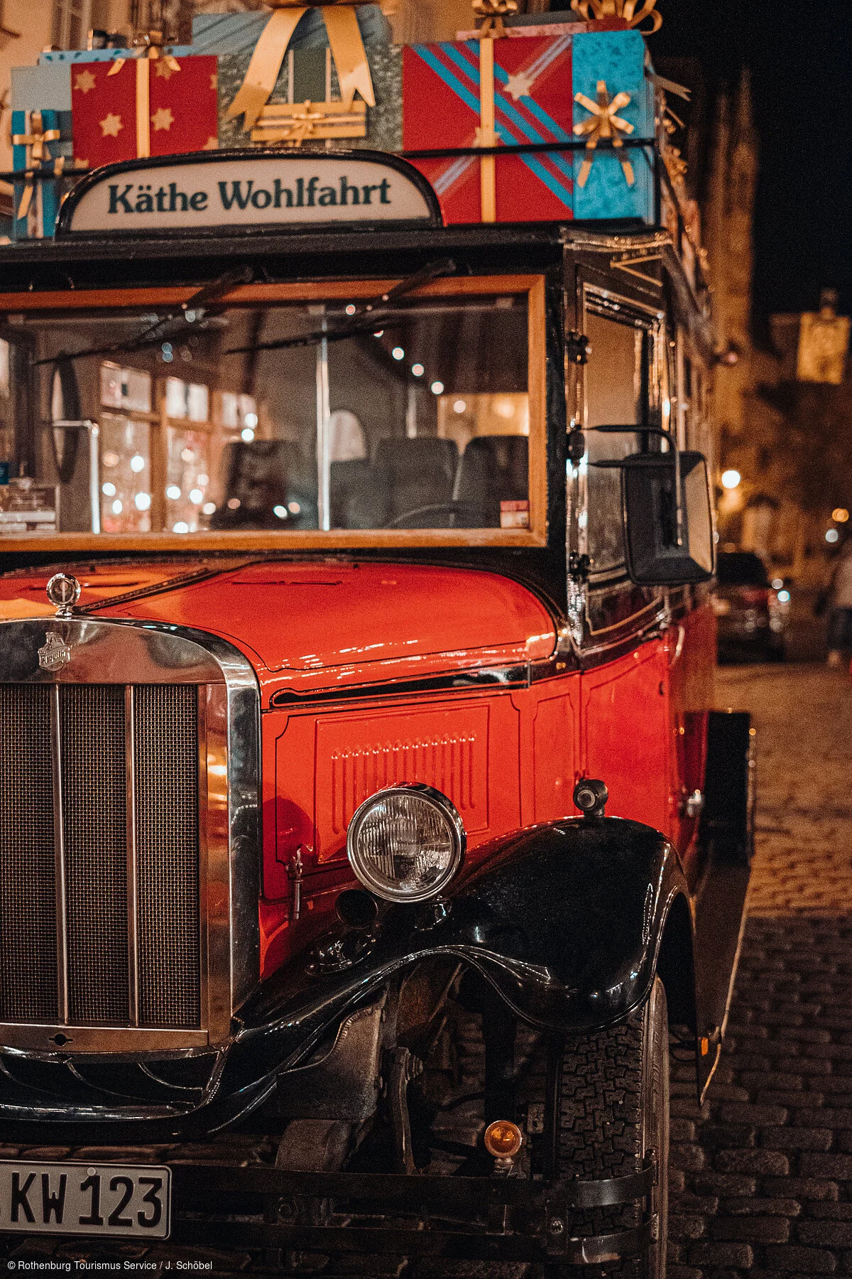 Käthe Wohlfahrt - historisches Auto mit Geschenken