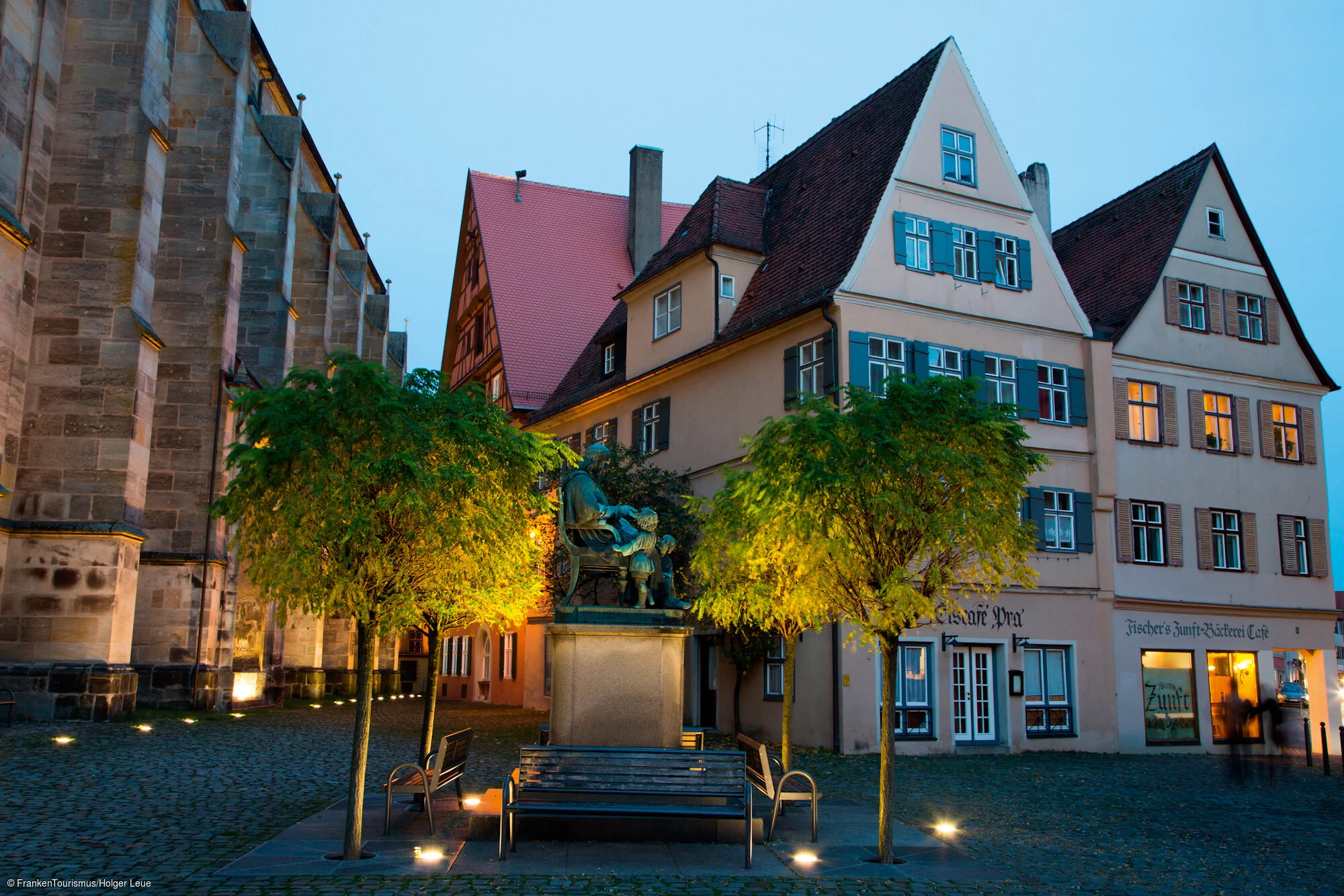 Christoph von Schmid-Statue vor dem Münster St. Georg