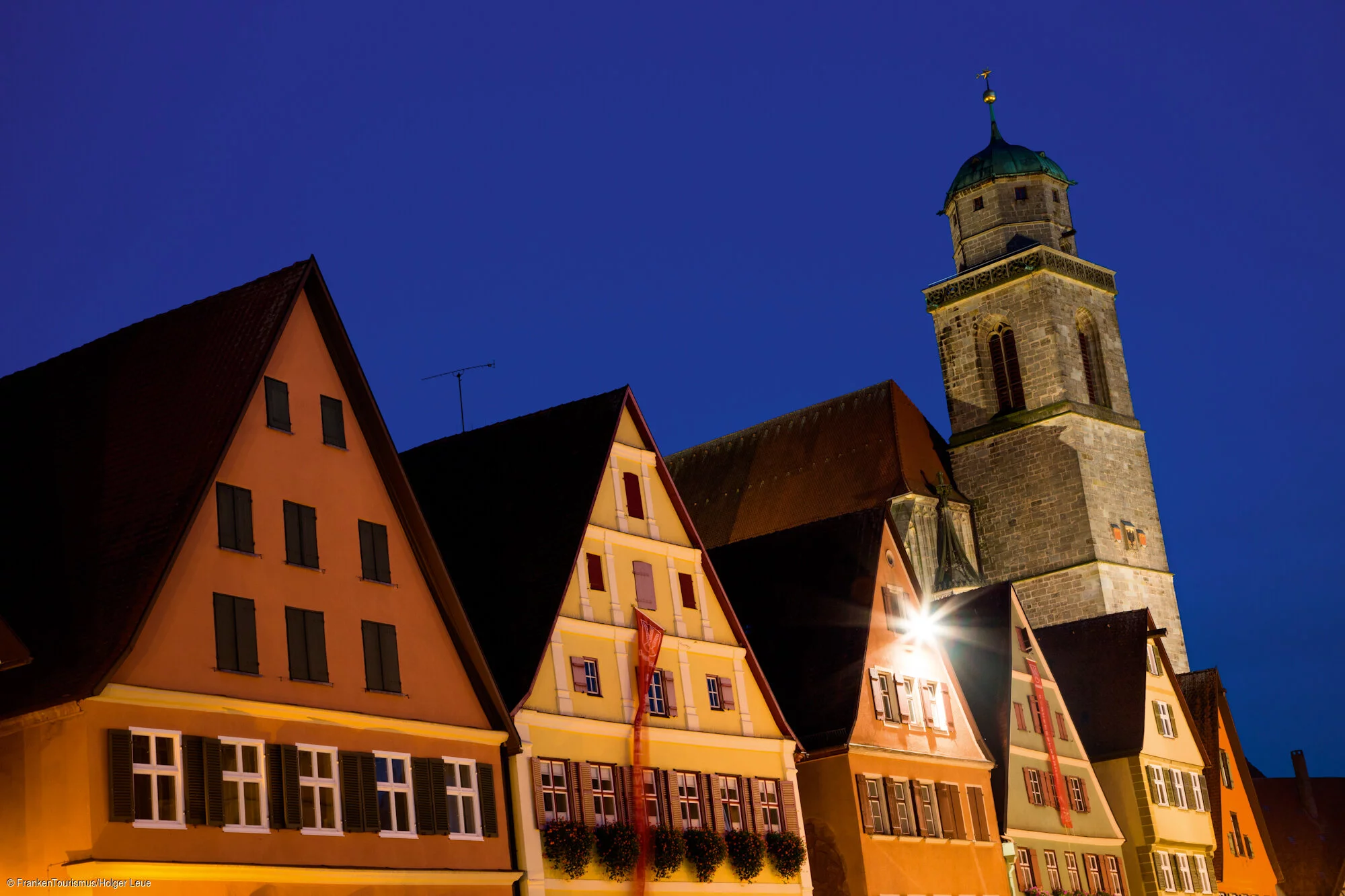 Münster St. Georg und Altstadthäuser