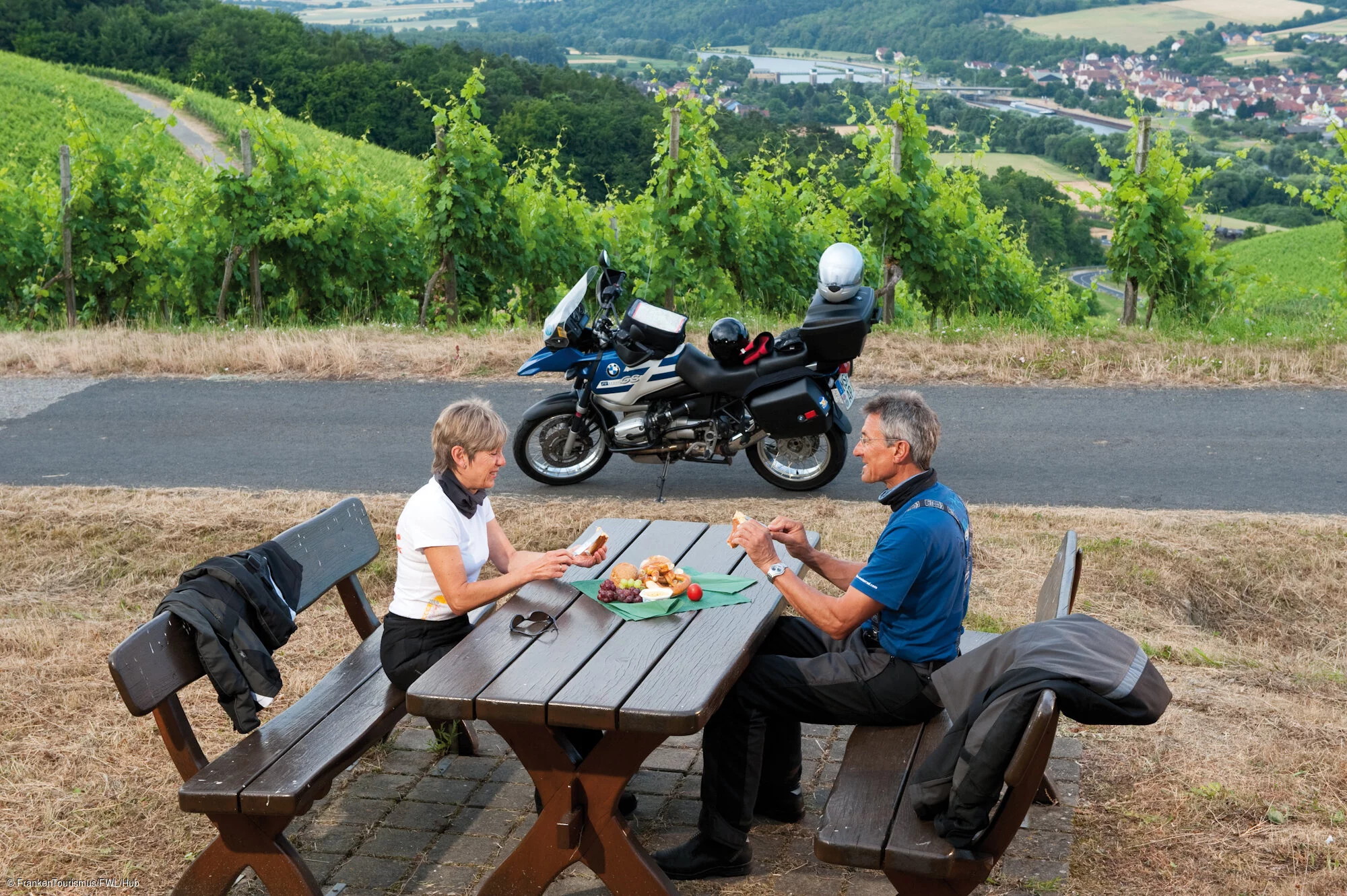 Motorradfahren in den Weinbergen bei Karlstadt