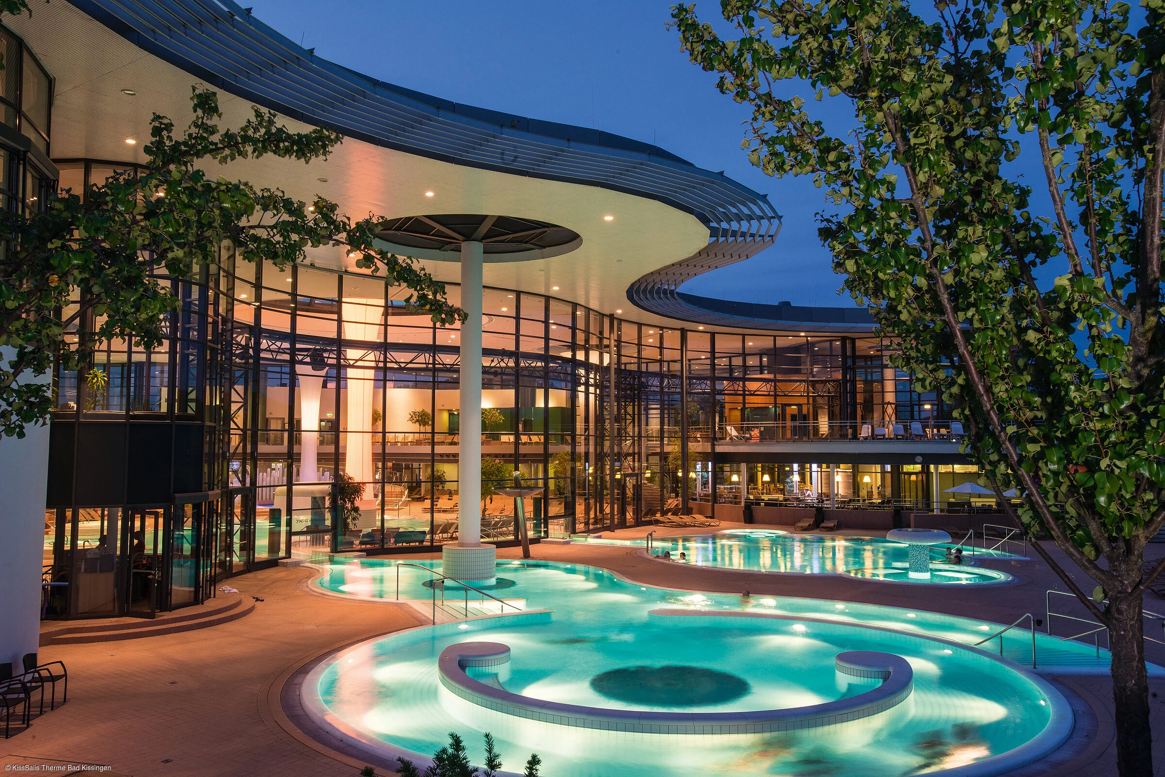 KissSalis Therme bei Nacht