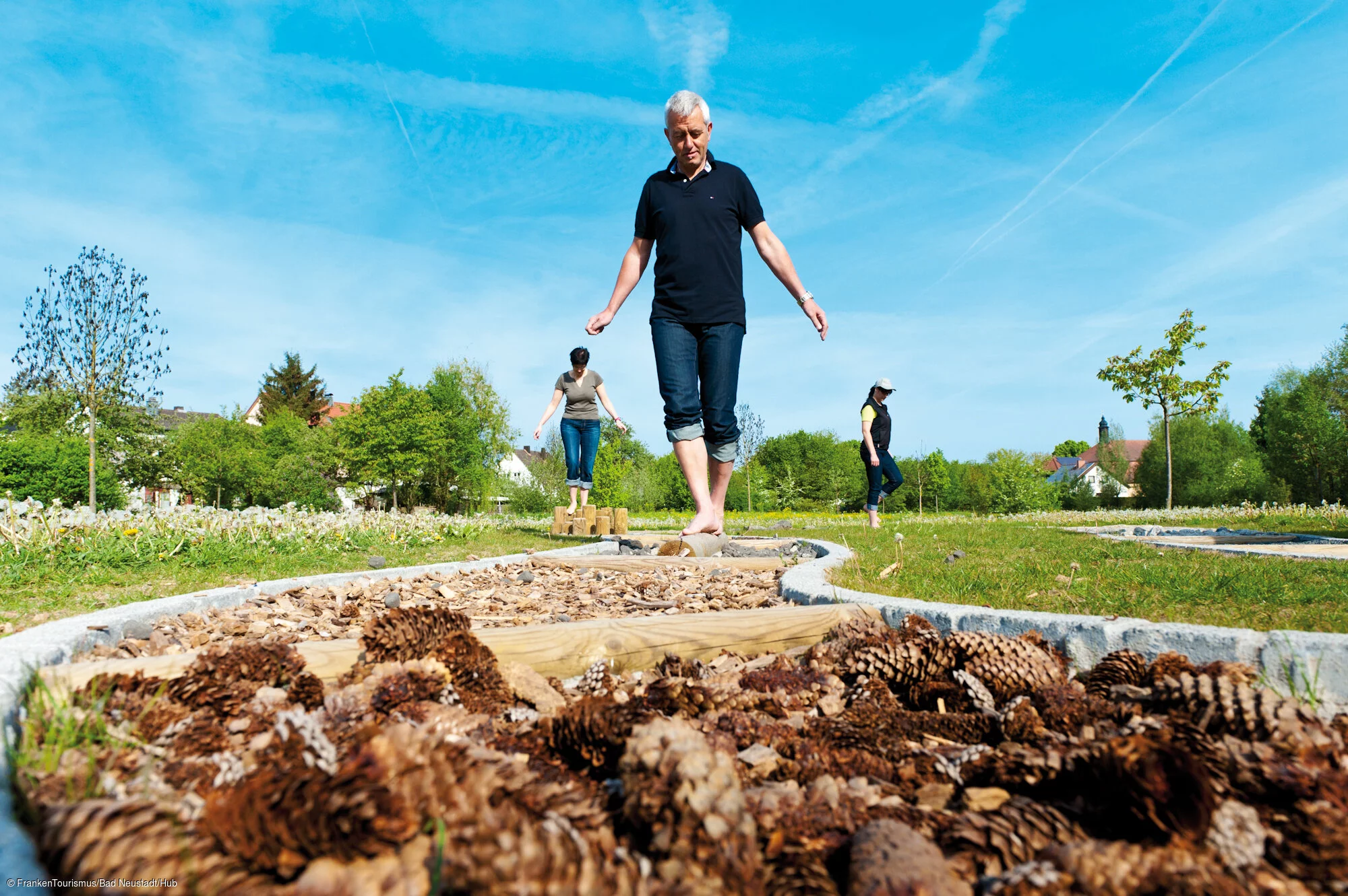 Barfußpfad am Kneipptiefbecken in der Luitpoldaue