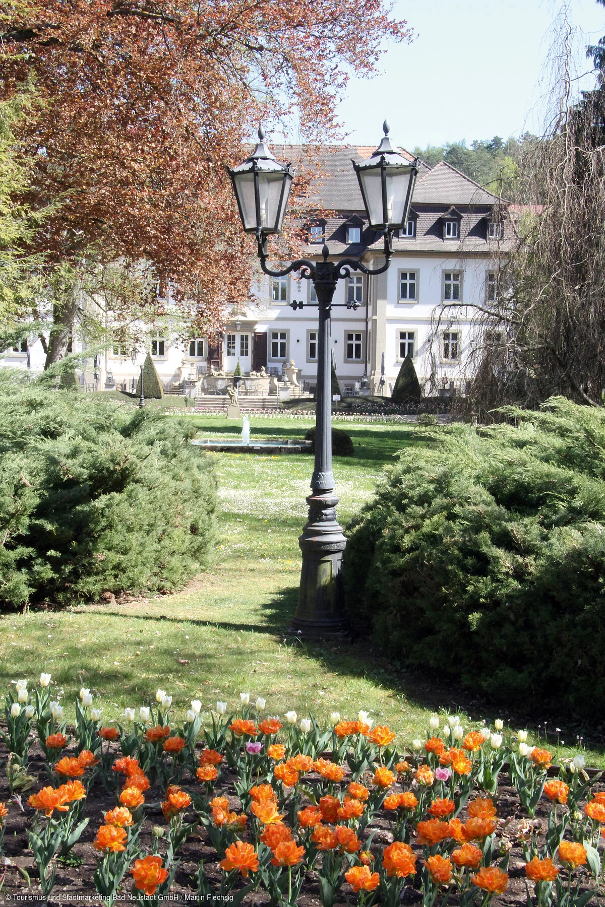 Blick auf das Schlosshotel im Frühling