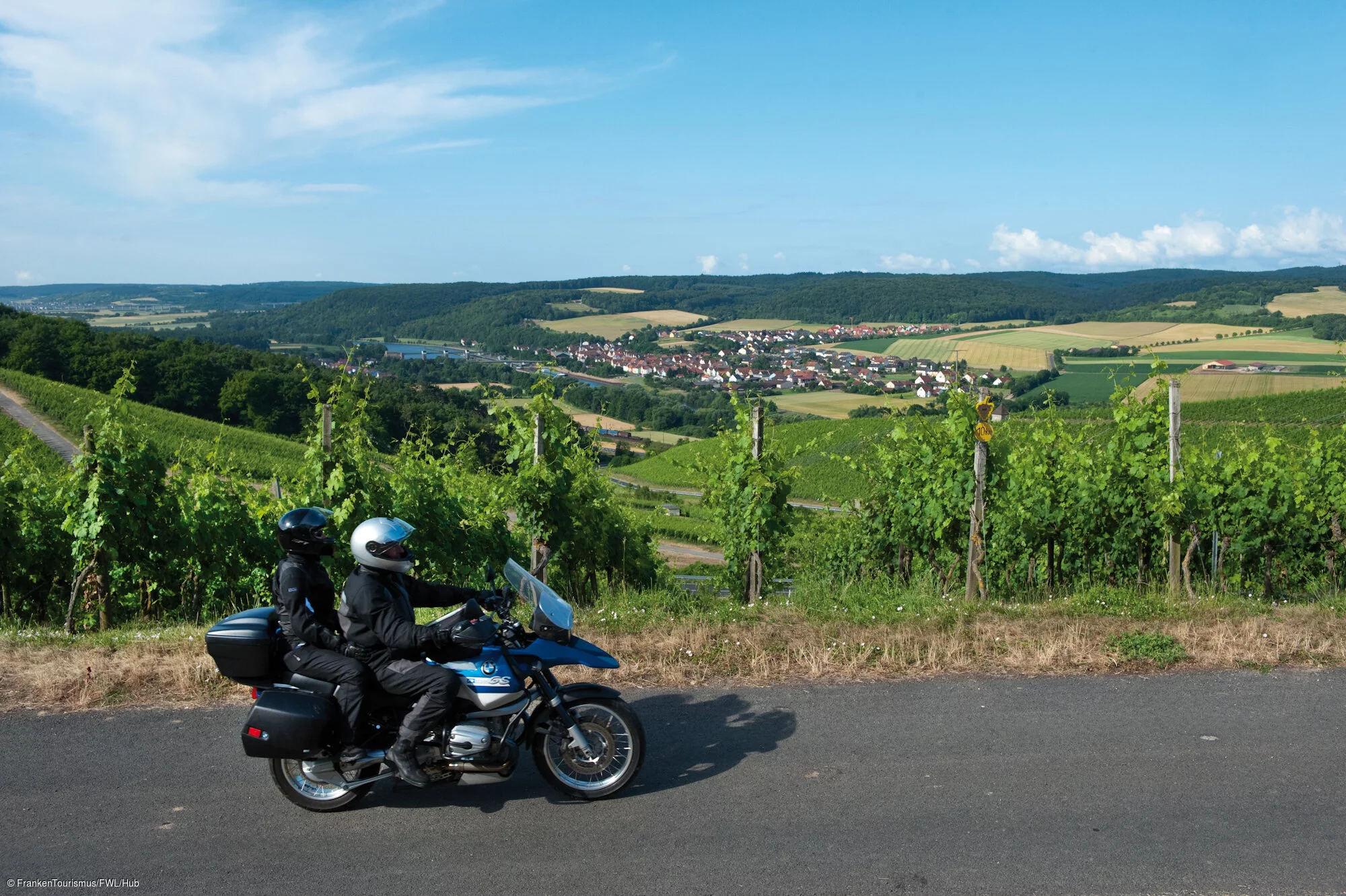 Motorradfahren in den Weinbergen bei Karlstadt
