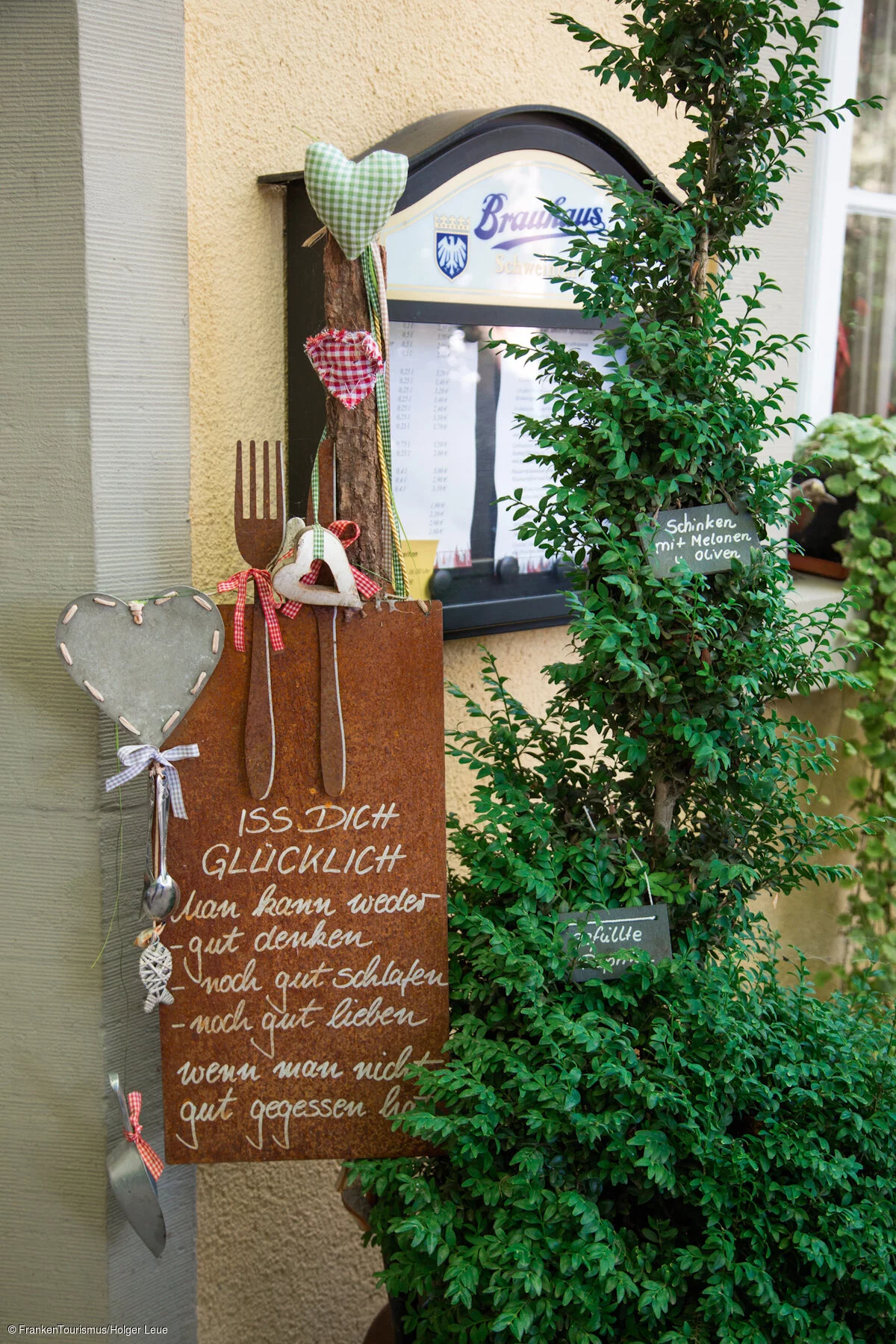 Willkommensschild im Restaurant "Zur Hölle"