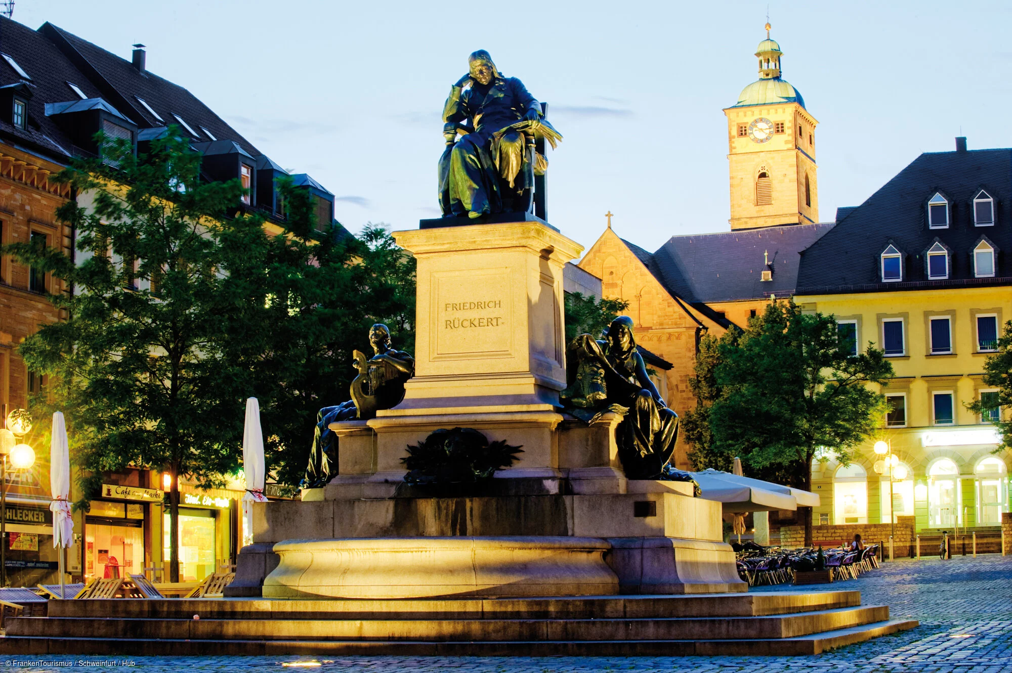 Rückert-Denkmal Schweinfurt bei Nacht