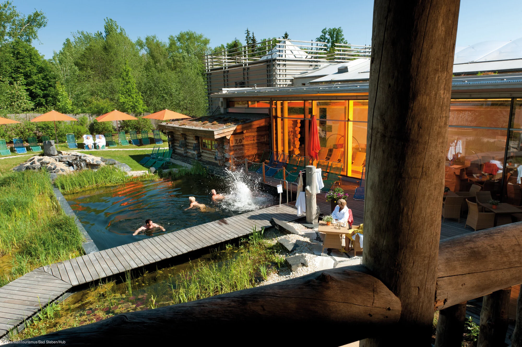 Naturbadebereich im Saunaland der Therme