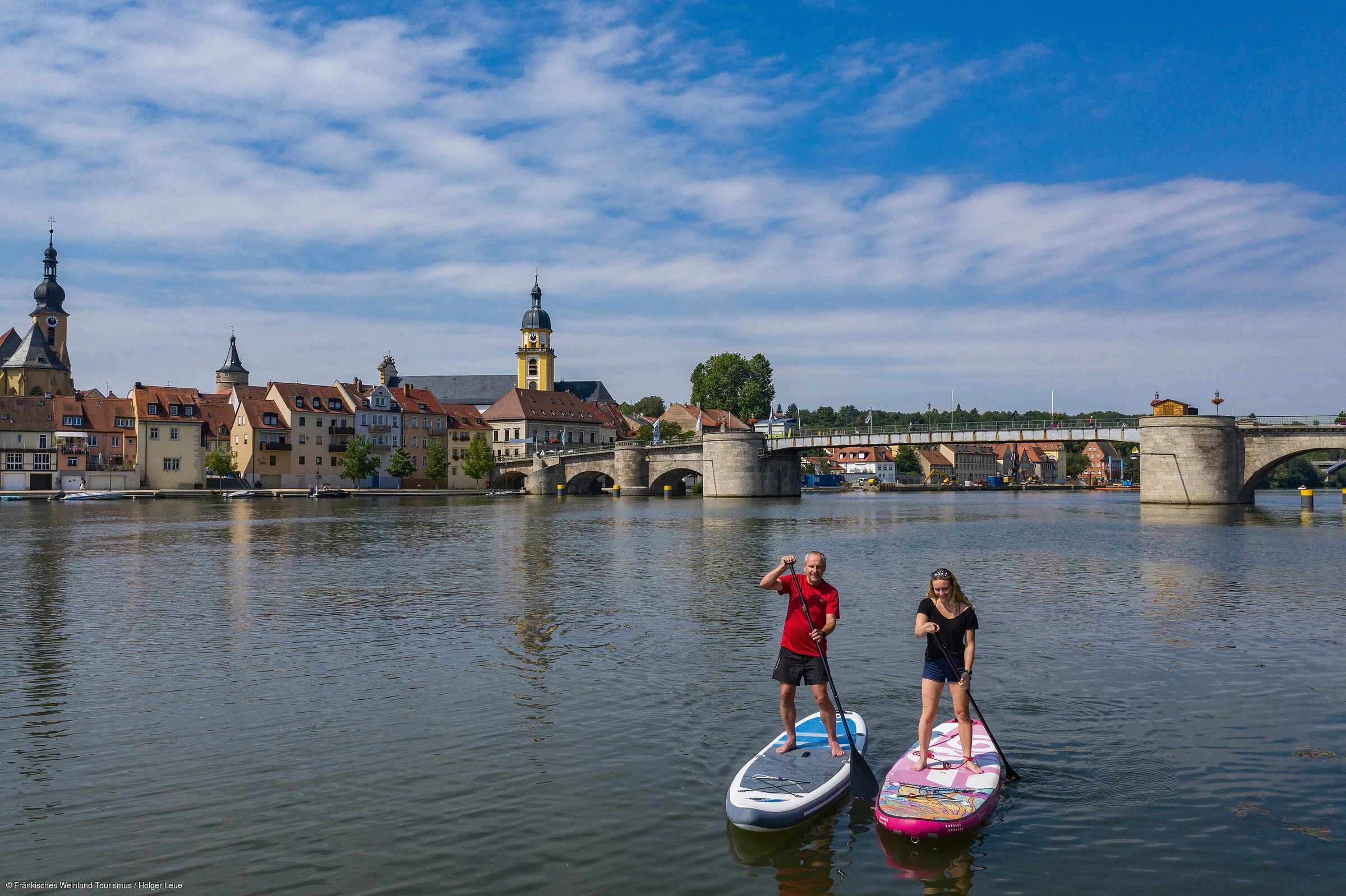 Stand up Paddling auf dem Mainufer
