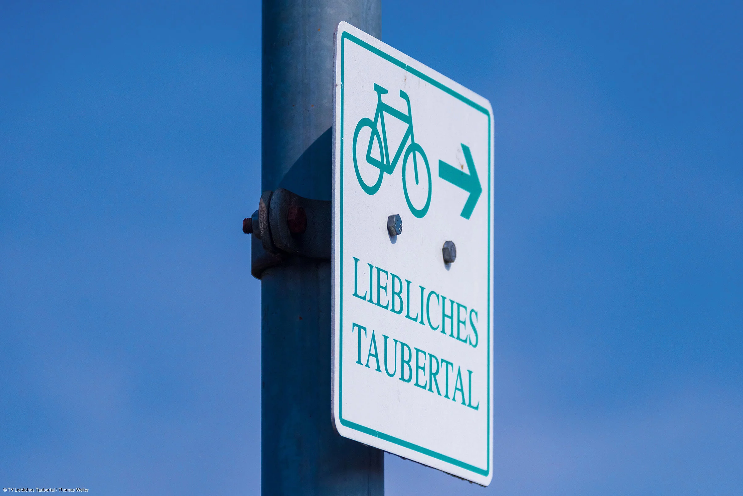Radeln Schild Wegweiser
