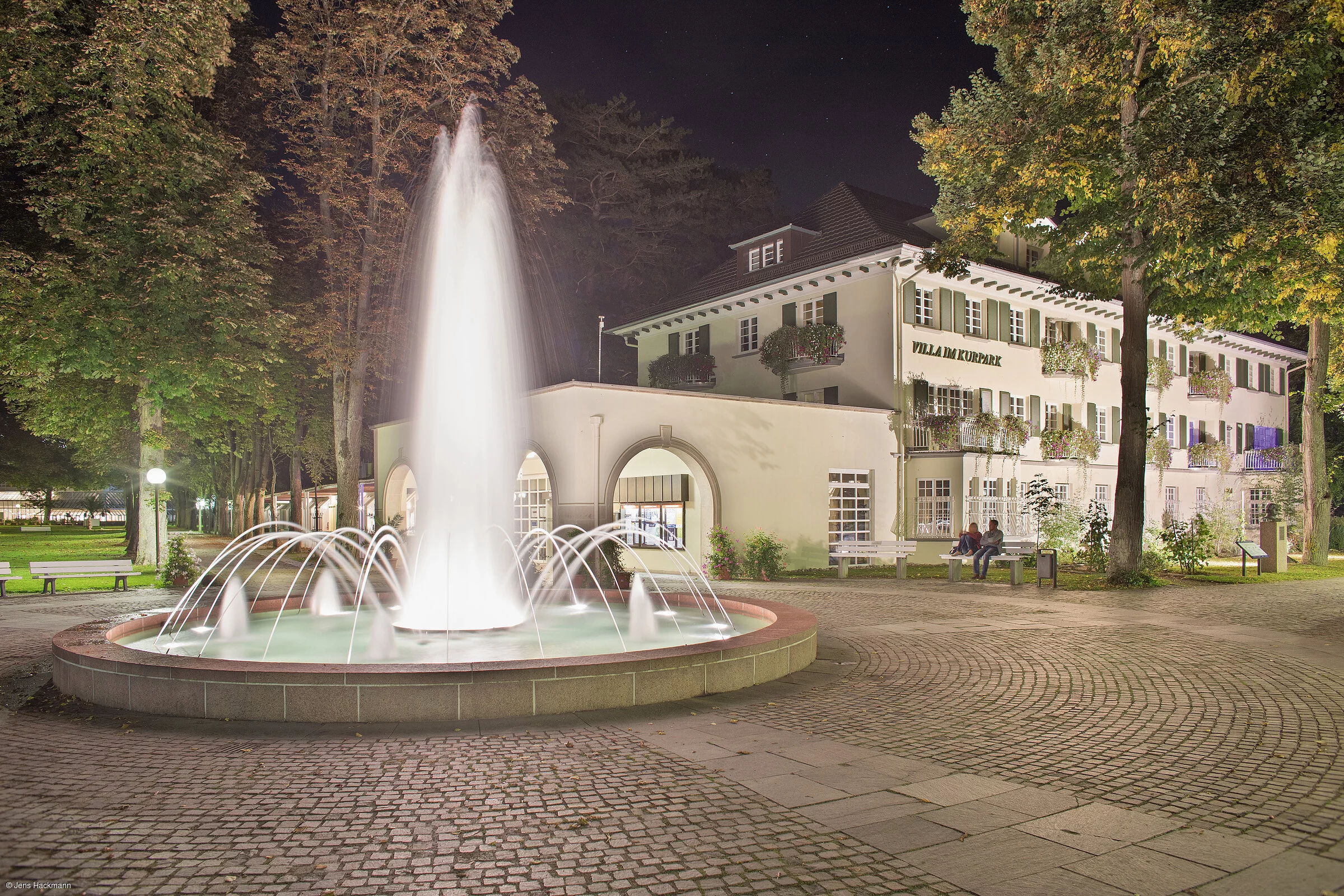 Große Fontäne vor dem Haus des Gastes im Kurpark