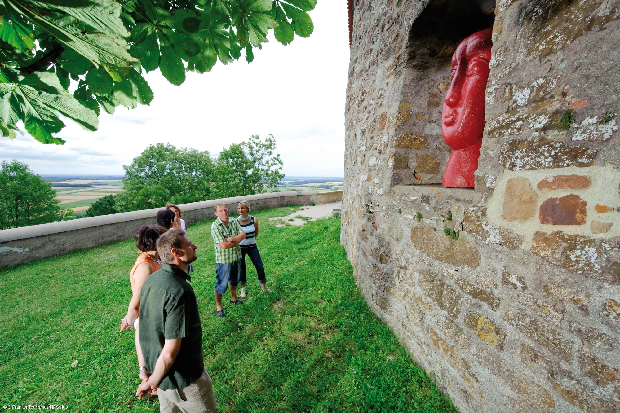 Schloss Spielberg mit Kunstwerken von Herrn Steinacker