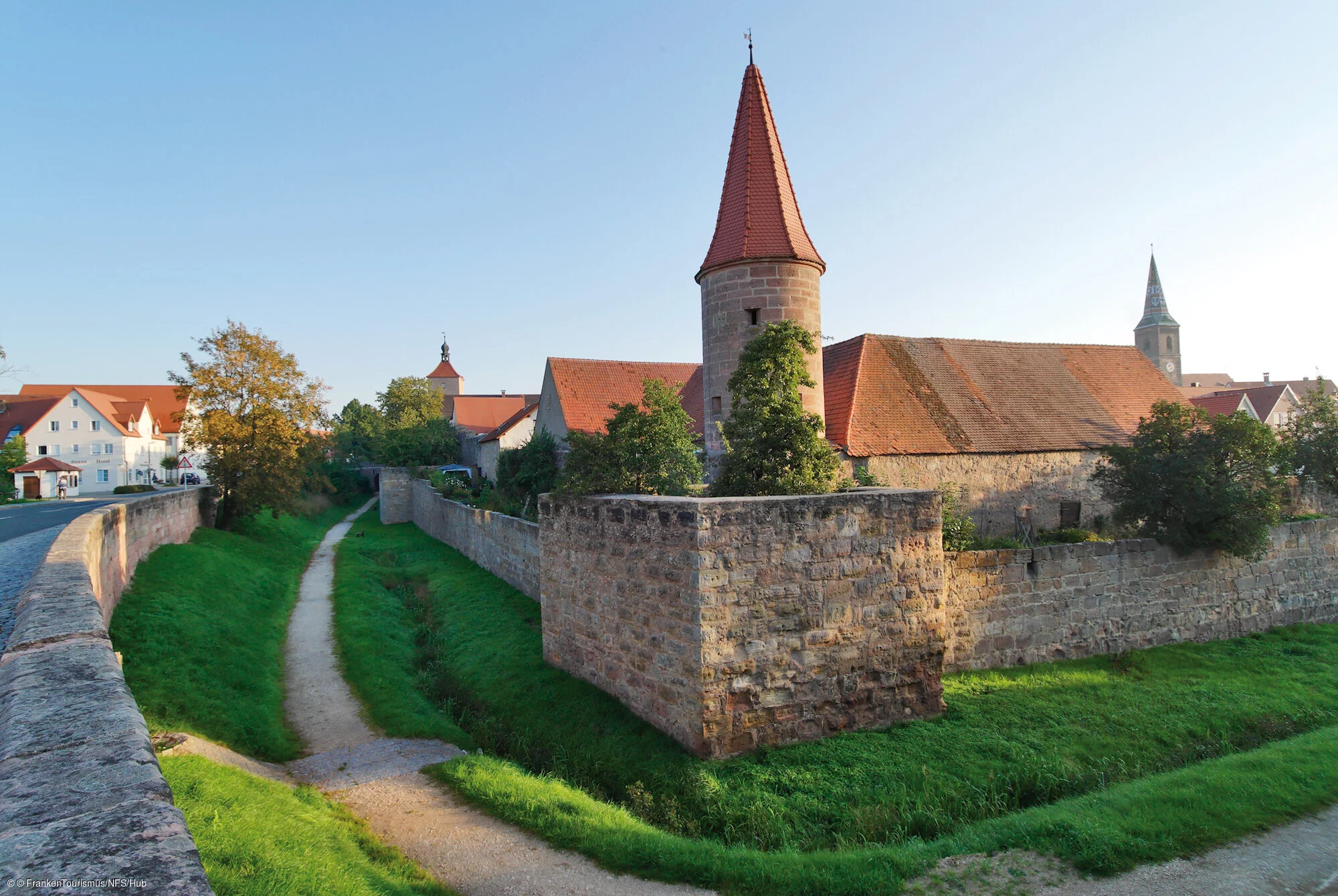 Stadtmauer Merkendorf mit Turm
