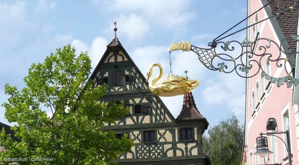 Riffelmacherhaus mit goldenem Schwan