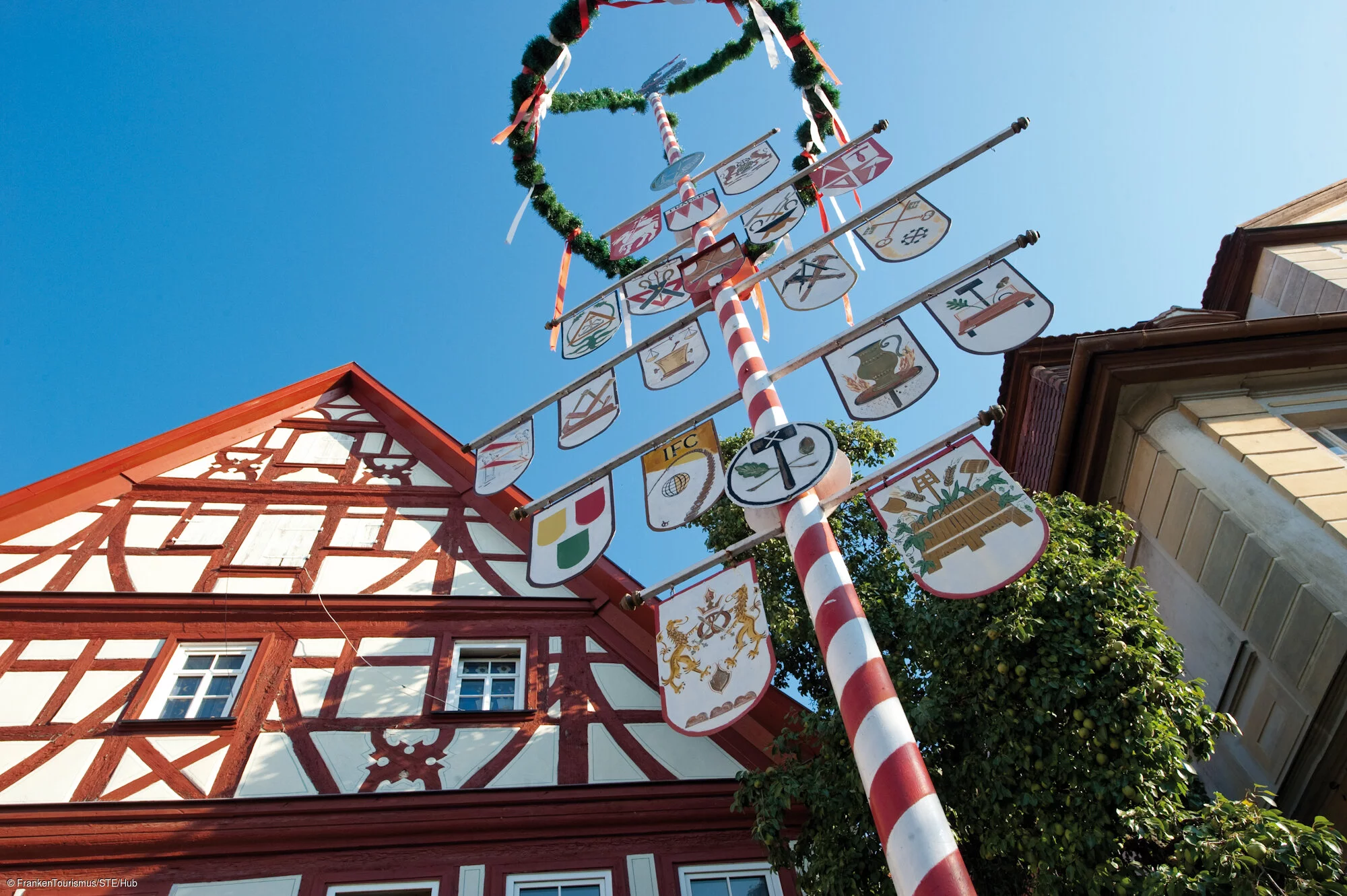 Kornmarkt mit Handwerksbaum