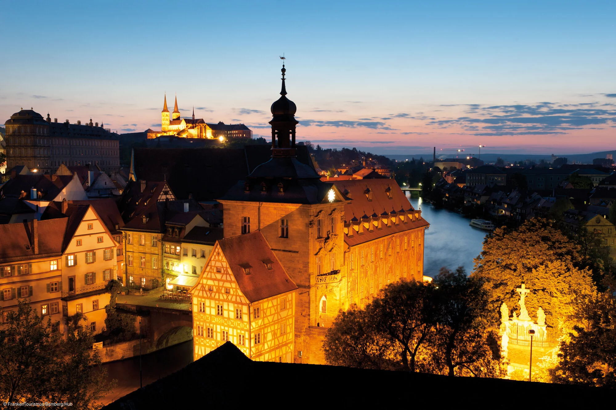 Stadtansicht mit Altem Rathaus und Kloster St. Michael