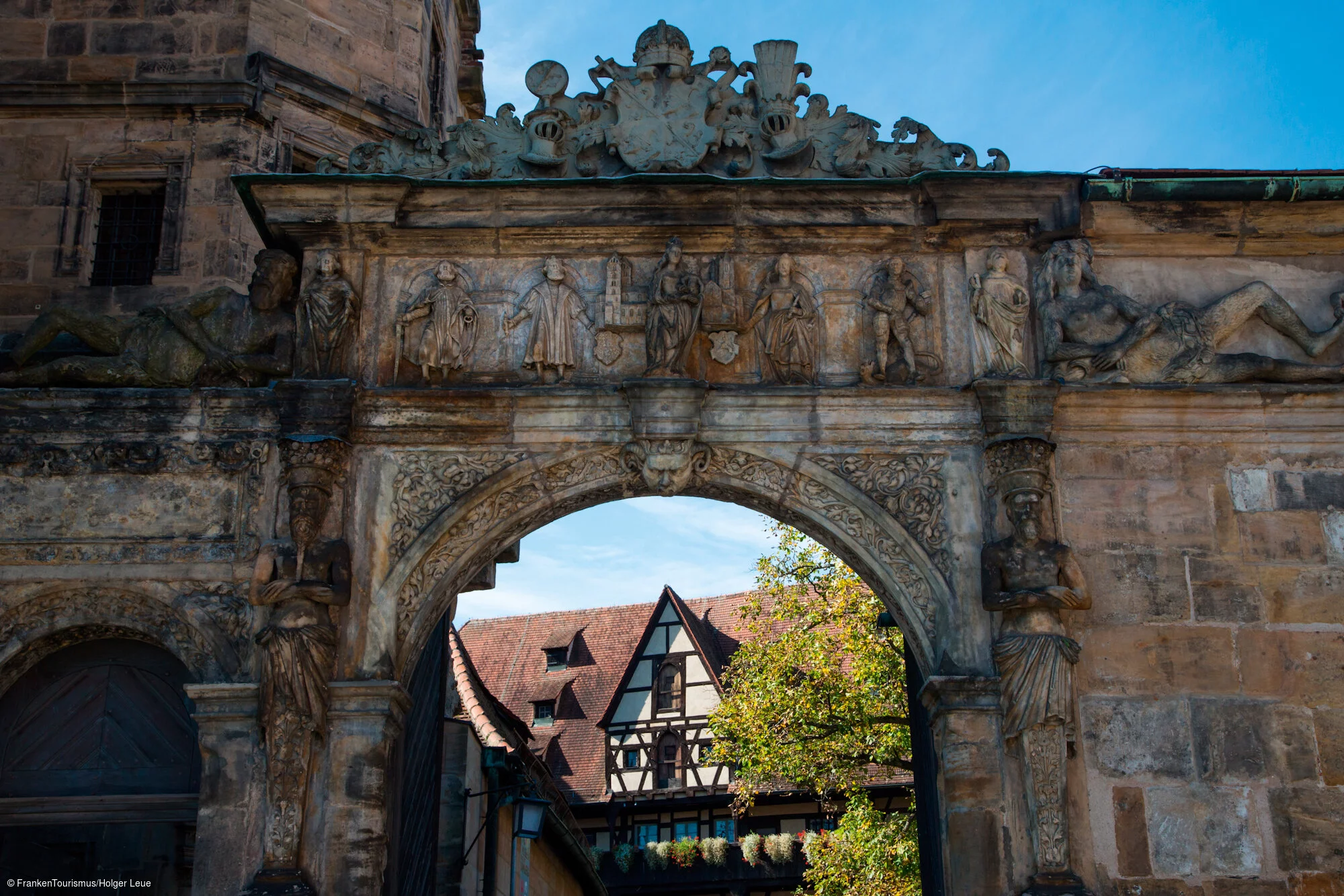 Torbogen zur Alten Hofhaltung