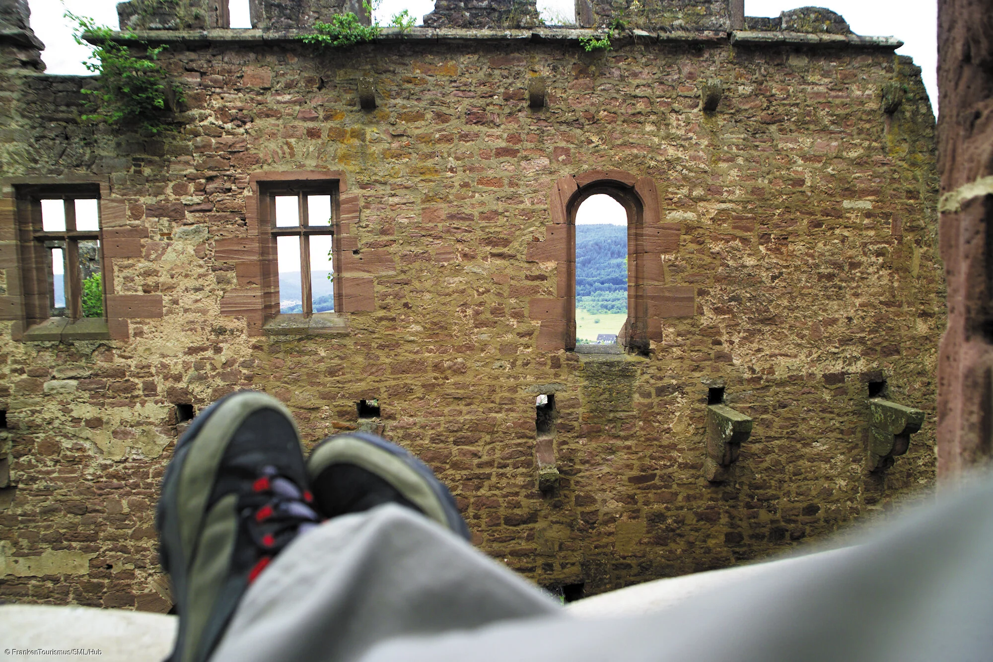 Wanderer auf der Henneburg