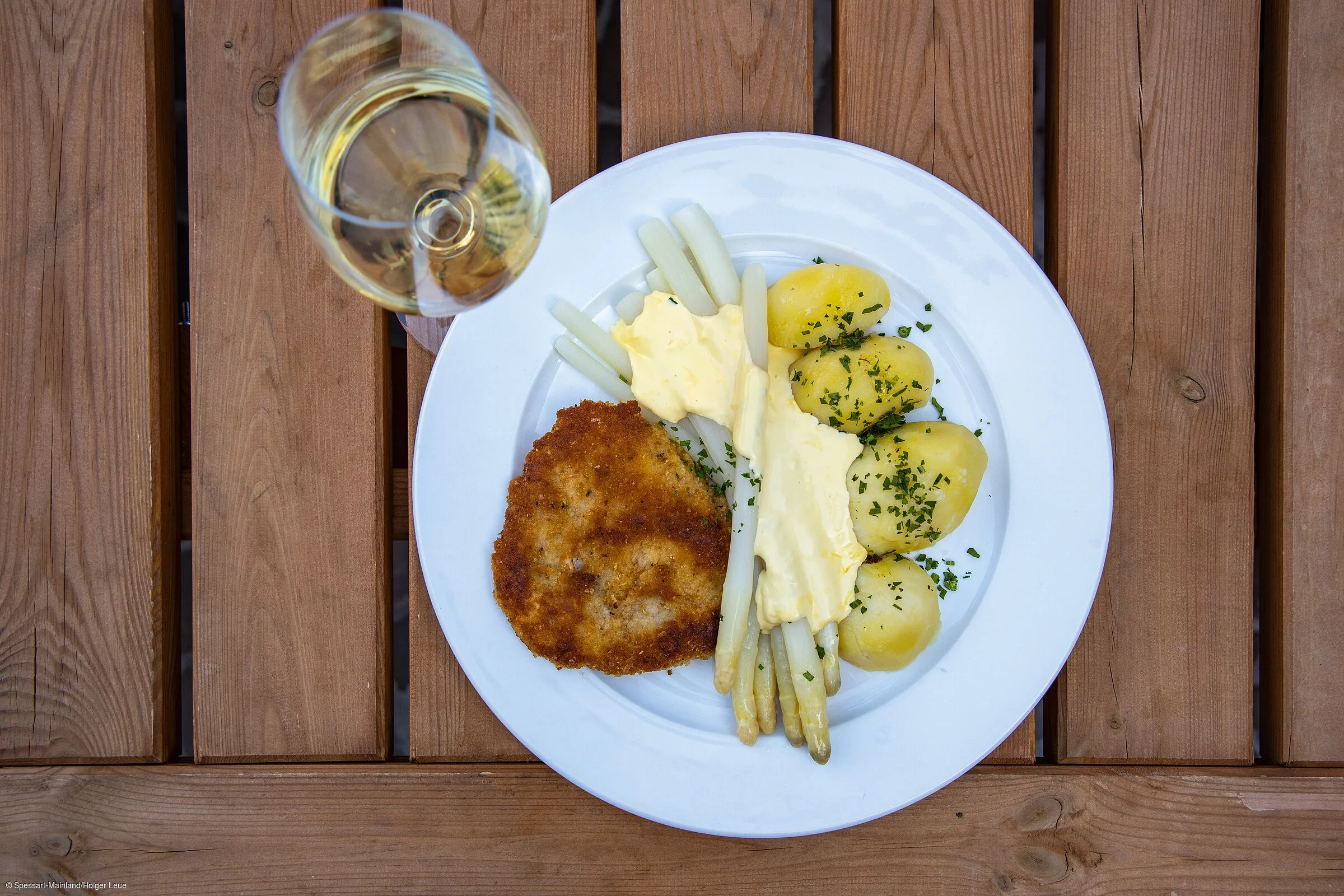 Weißwein mit Fränkischem Spargel