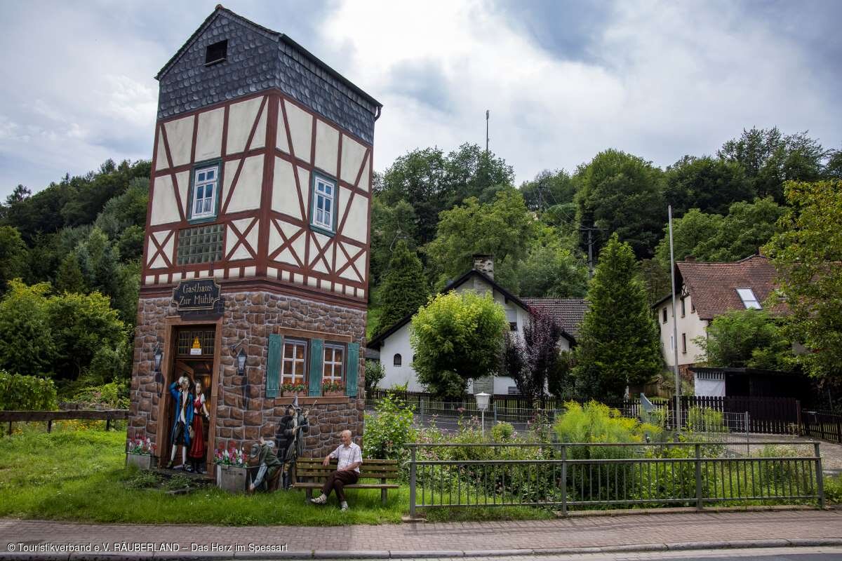 Besonderes Stromhäuschen (Leidersbach, Spessart-Mainland)