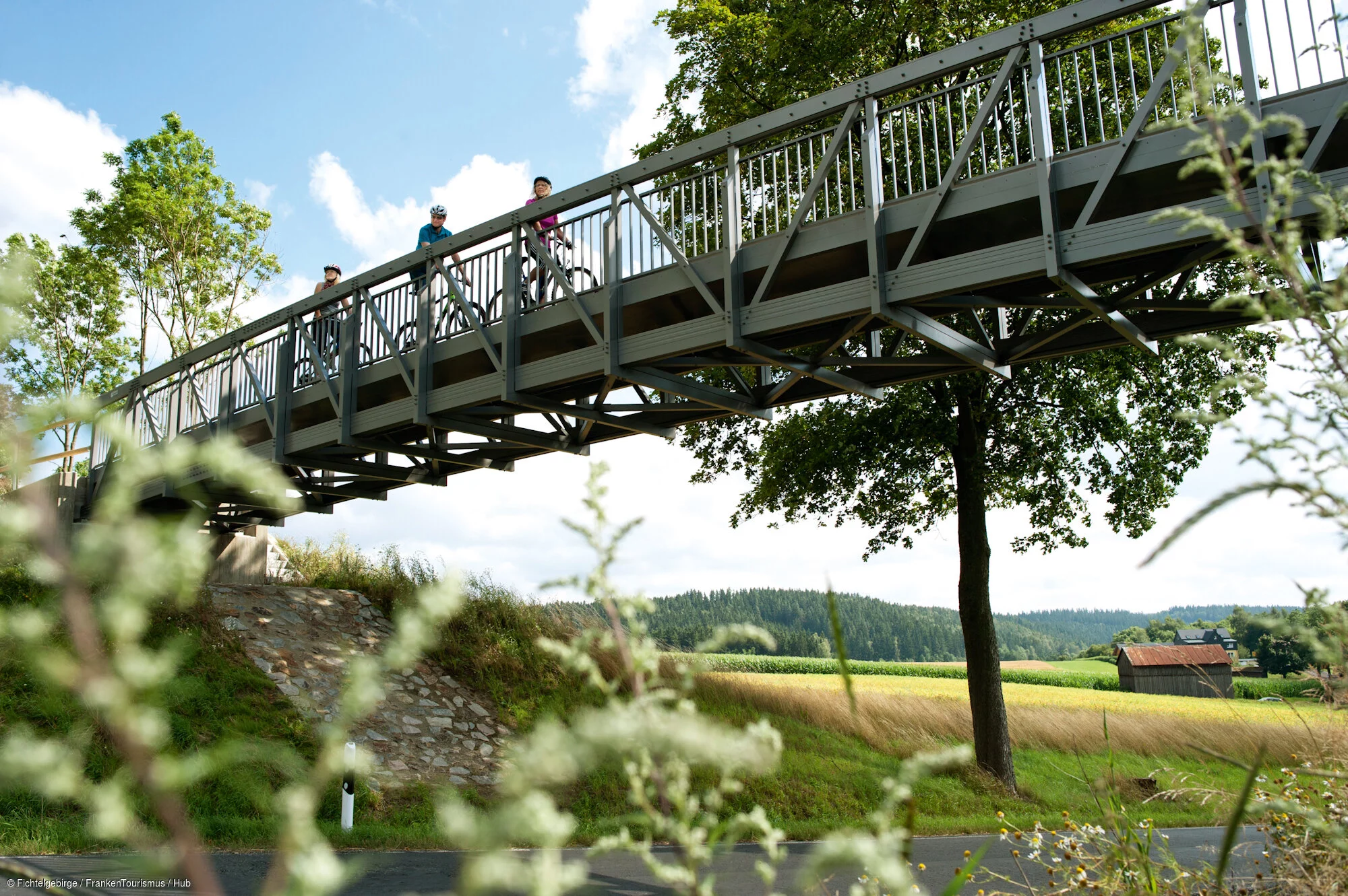 Auf dem Brückenradweg