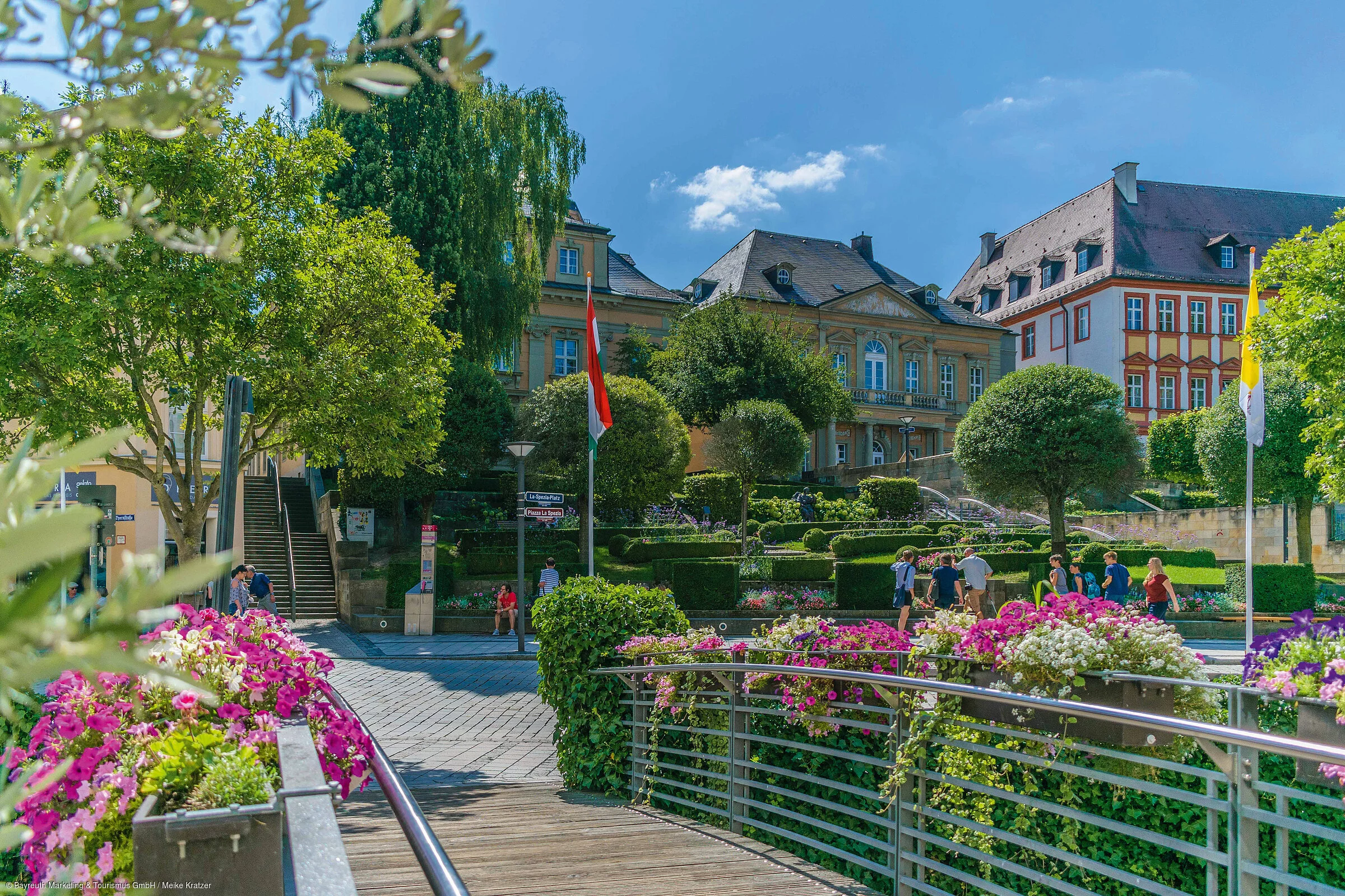Schlossterrassen mit Blick auf Gontardhäuser und Altes Schloss