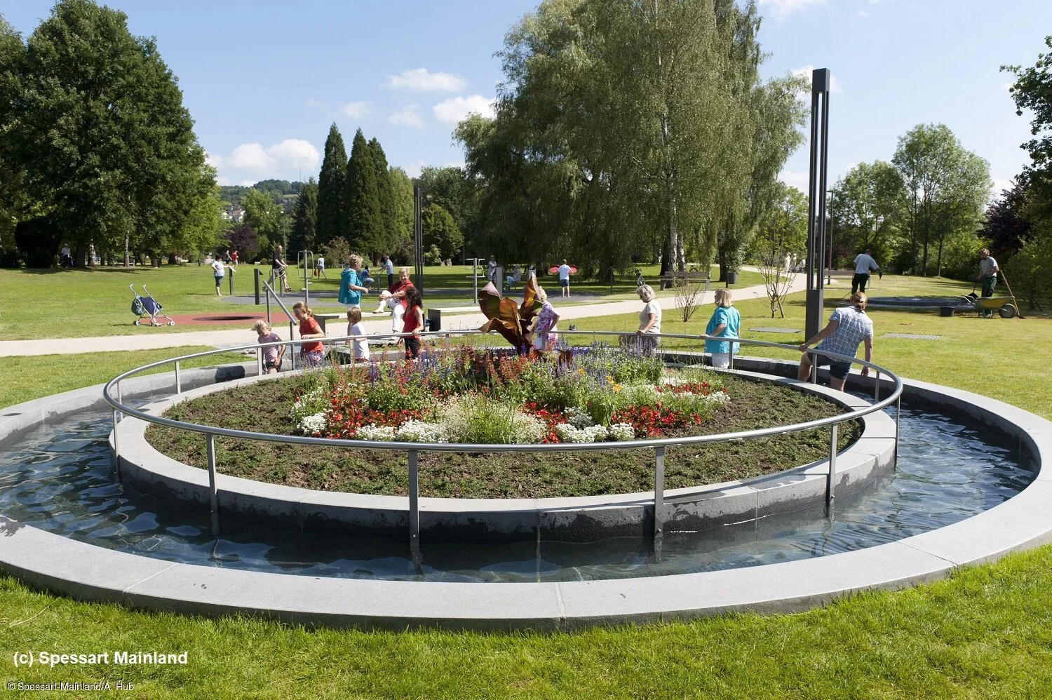 2001 errichteter Generationenpark mit Wasser-Barfuß-Parcour im Kurpark Bad Soden-Salmünster.