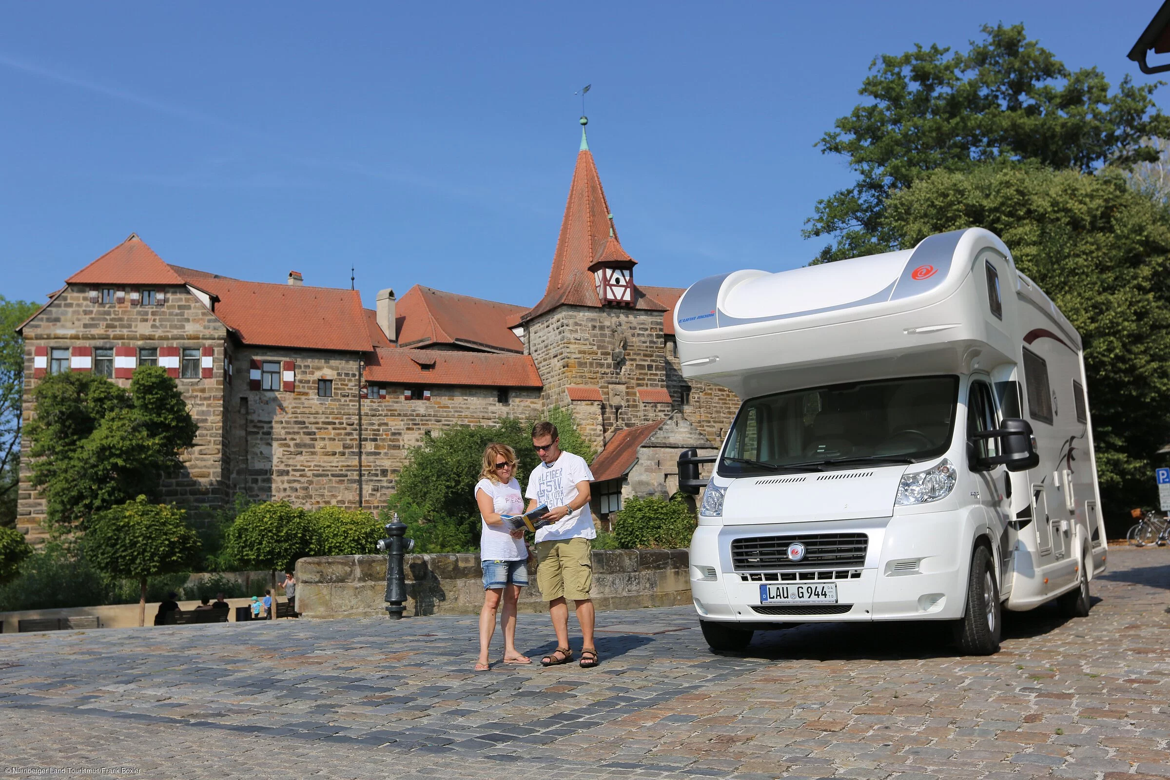 Mit dem Wohnmobil unterwegs im Nürnberger Land vor dem Wenzelschloss