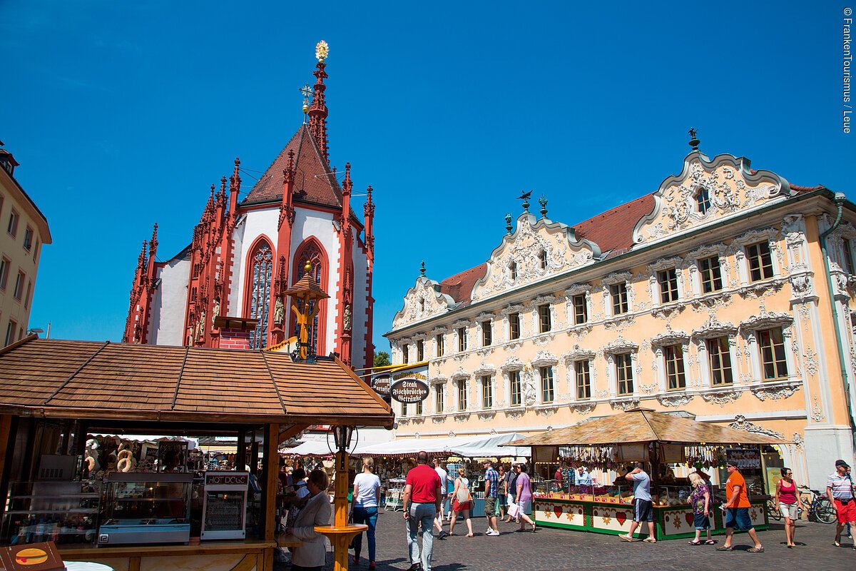 Marktplatz, Marienkapelle und Falkenhaus